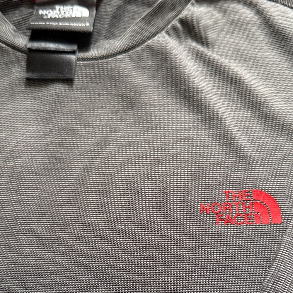 The North Face Men's Long Sleeve Crew in Gray with Red Logo - Picture 3 of 7